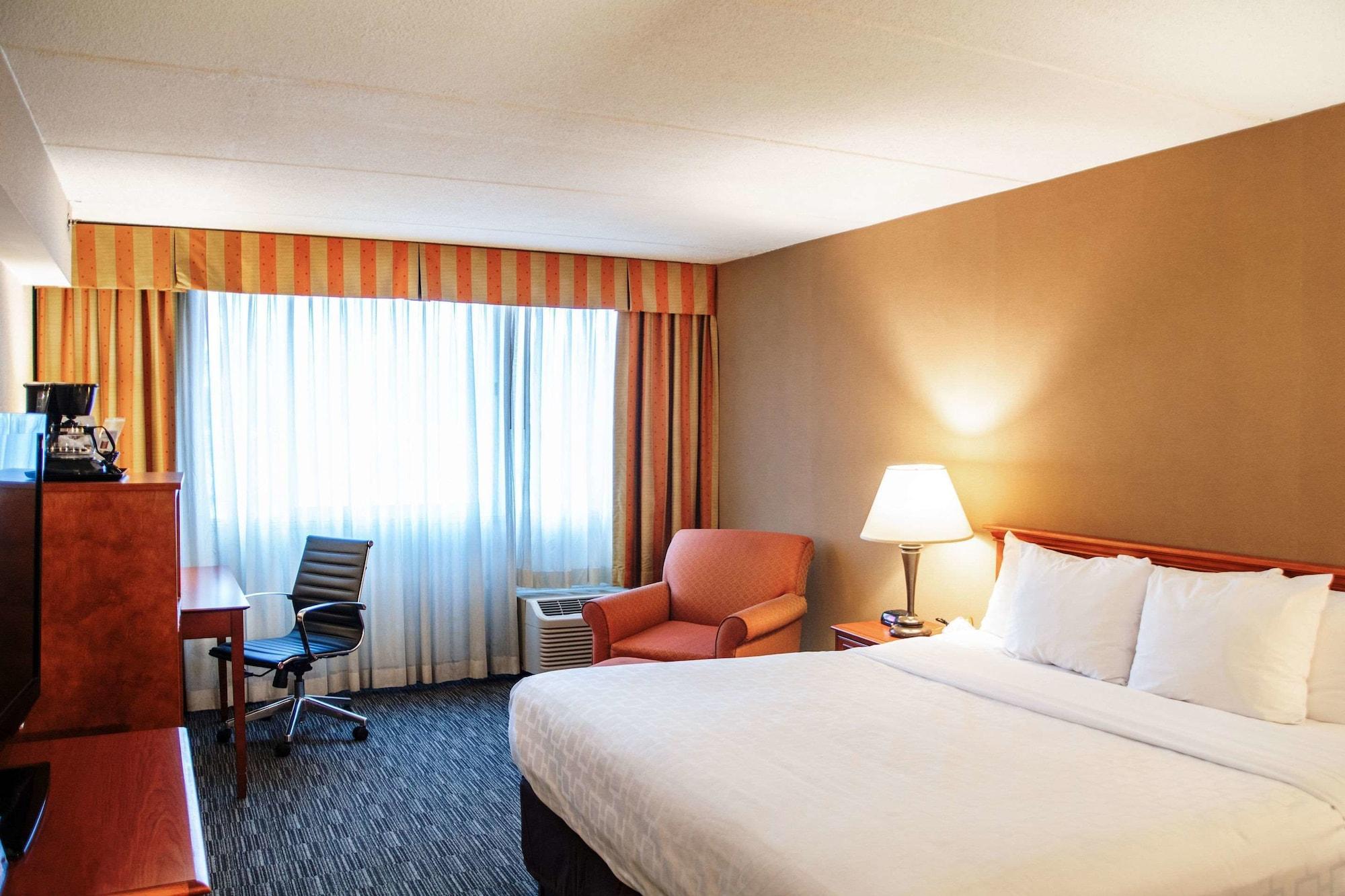 Clarion Hotel & Convention Center Joliet Zewnętrze zdjęcie