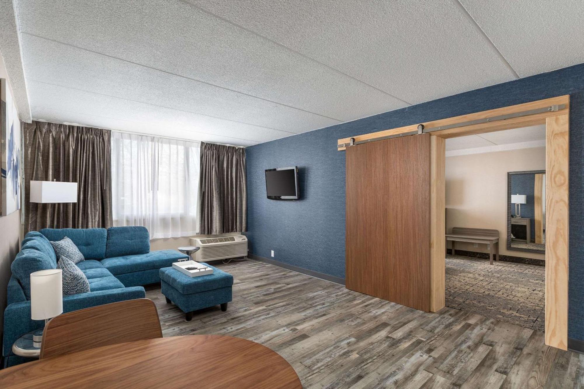 Clarion Hotel & Convention Center Joliet Zewnętrze zdjęcie